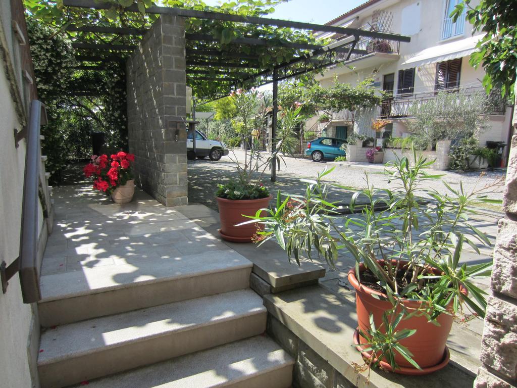 Guesthouse Leasol Lucija Exterior photo